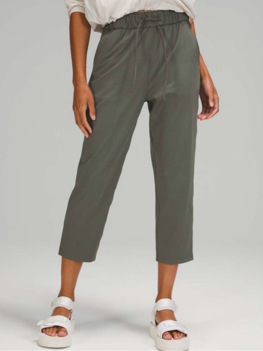 Lululemon Cropped Olive Green Stretch Pants sz 4
